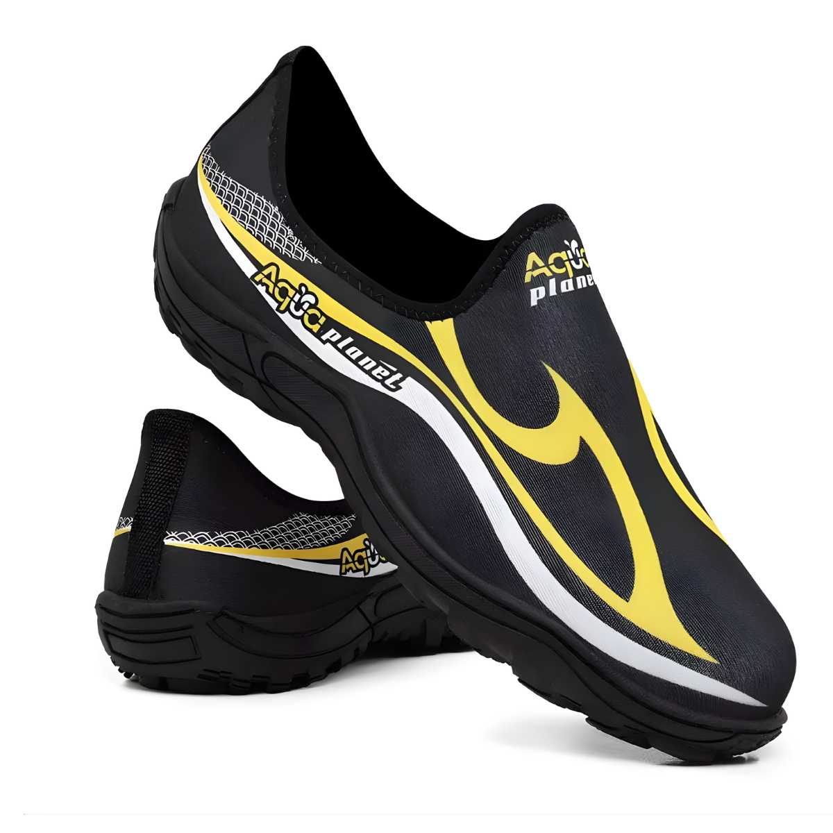 Sapatilha aquática em neoprene mostrando a flexibilidade e o ajuste confortável estilo segunda pele.