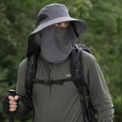 Chapéu outdoor ventilado utilizado em trilhas, caminhadas e aventuras em ambientes ensolarados.