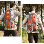 Mochila cargueira 40 litros para trilhas, viagens e acampamentos com design leve e compartimentos organizadores.