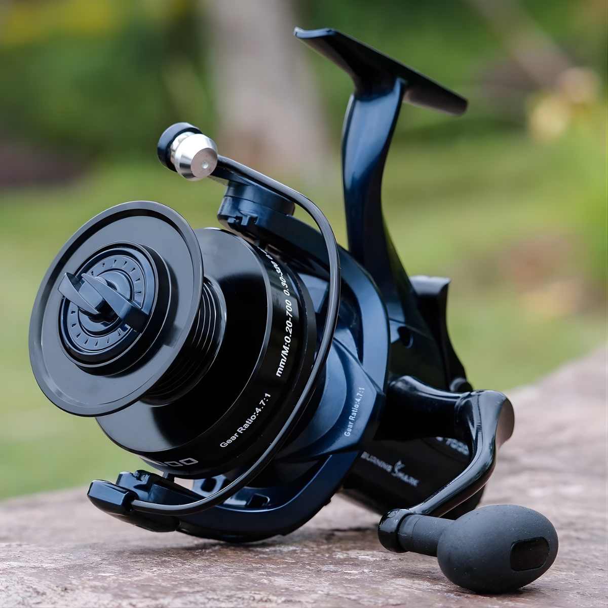 Molinete 7000 de alta capacidade de linha para pesca pesada em rios e canais.