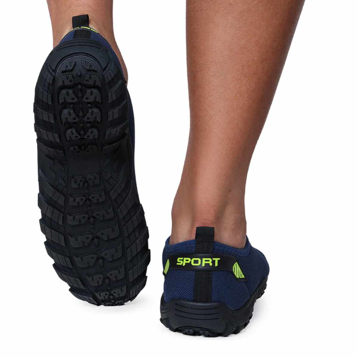 Detalhe da estrutura respirável do tênis Slip On aquático para pescadores exigentes.